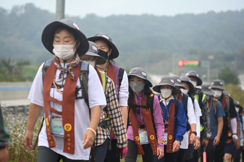 순례하는 대중들(거창구간) (13)